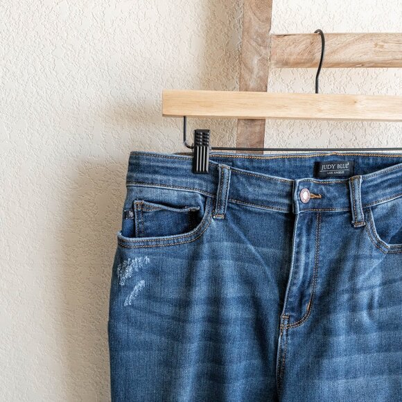 Judy Blue Women’s Size 15/32 Relaxed Fit Cropped Jeans Distressed Blue Denim - Picture 3 of 7